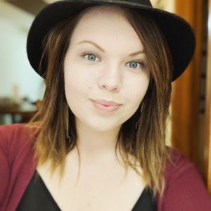 Meet your Posher, Holly